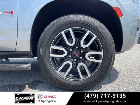 Used 2024 GMC Yukon AT4 w/ Technology Package AWD/4WD image 32