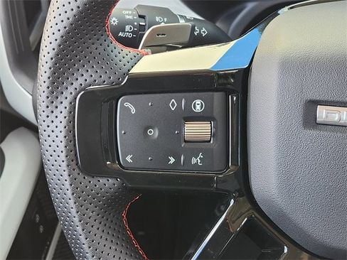 Used 2024 Land Rover Defender 90 S image 27