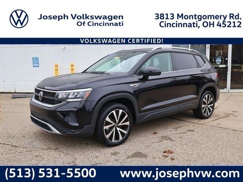 Certified 2022 Volkswagen Taos SE w/ Panoramic Sunroof Package image 1