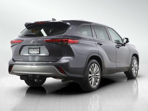 Used 2022 Toyota Highlander Platinum image 5