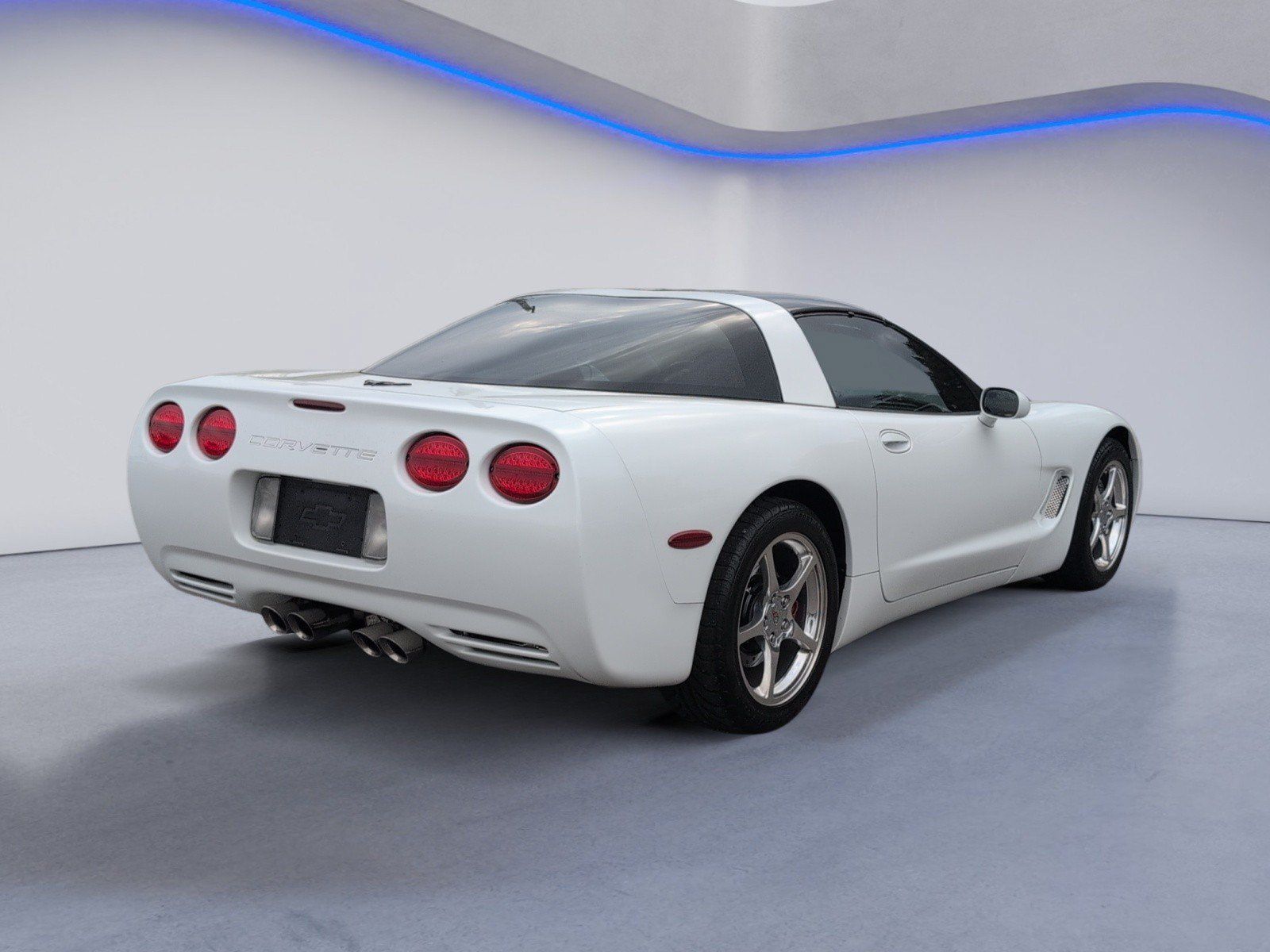 Used 2000 Chevrolet Corvette Coupe w/ Memory Pkg RWD image 3