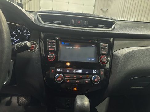 Used 2016 Nissan Rogue SV image 21