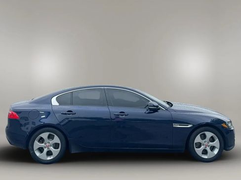 Used 2017 Jaguar XE RWD image 5