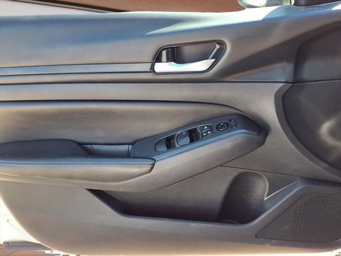 Used 2024 Nissan Altima 2.5 SV image 19