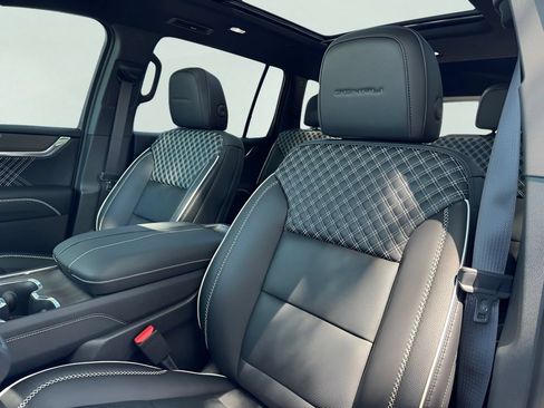 New 2026 GMC Acadia Denali FWD image 9