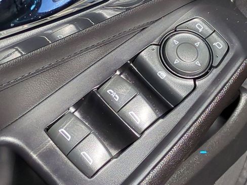 Used 2023 Chevrolet Traverse LT FWD image 25