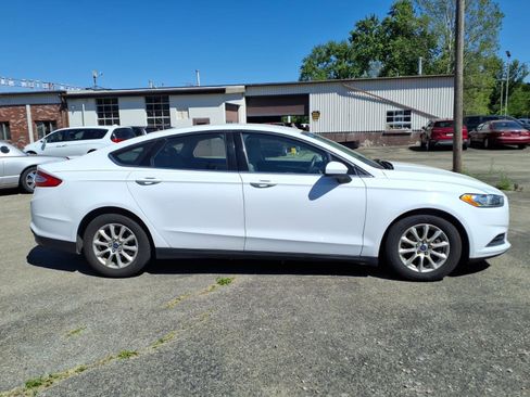 Used 2016 Ford Fusion S FWD image 2