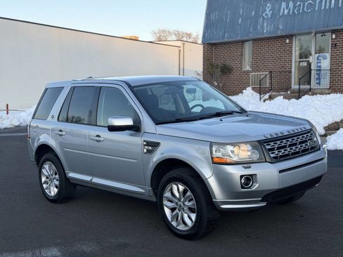 Used 2013 Land Rover LR2 image 4
