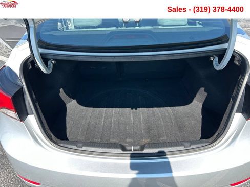 Used 2015 Hyundai Elantra SE FWD image 16