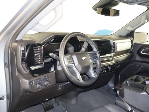 Used 2025 Chevrolet Silverado 1500 LT image 41