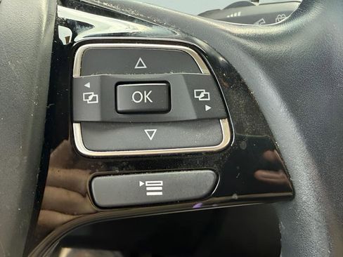 Used 2014 Volkswagen Touareg Sport AWD/4WD image 17