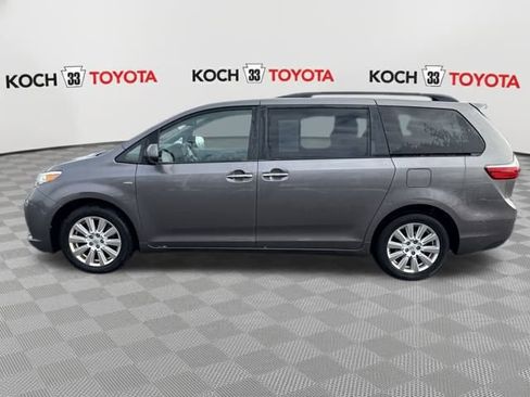 Used 2017 Toyota Sienna XLE Premium image 4