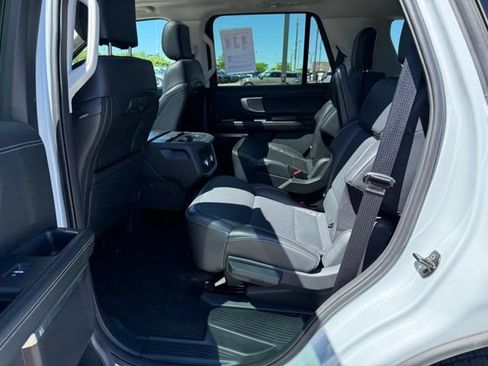Certified 2025 Ford Expedition Platinum AWD/4WD image 15