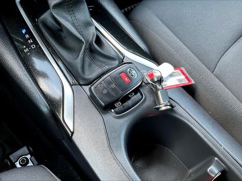 Used 2025 Toyota Corolla Cross LE FWD image 14