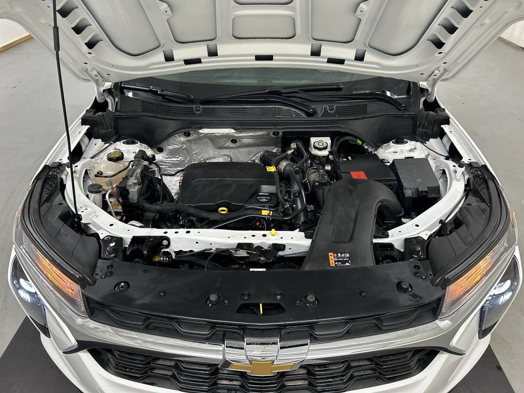 Used 2024 Chevrolet Trax LS w/ LS Convenience Package FWD image 23