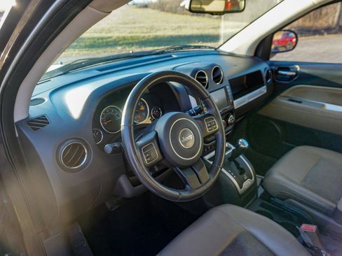 Used 2014 Jeep Compass Latitude image 15