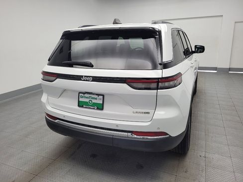 Used 2023 Jeep Grand Cherokee Laredo image 7