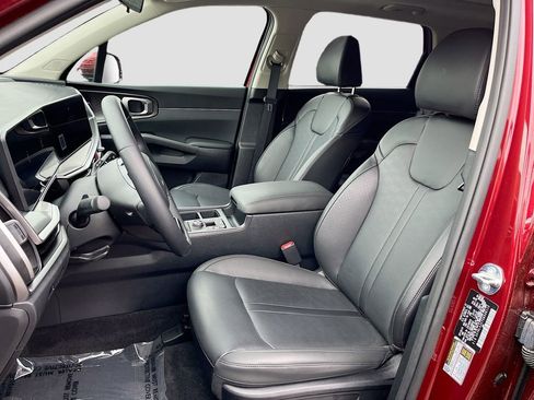 Certified 2025 Kia Sorento S w/ Panoramic Sunroof Package image 15