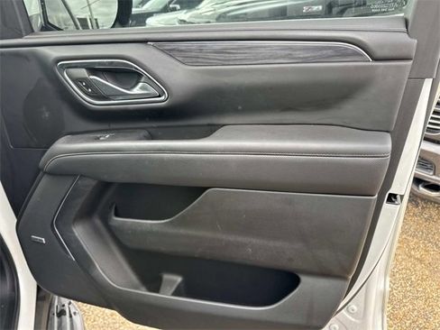 Used 2022 GMC Yukon XL SLT w/ SLT Luxury Package image 17