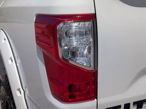 Used 2020 Nissan Titan SV w/ SV Convenience Package AWD/4WD image 13