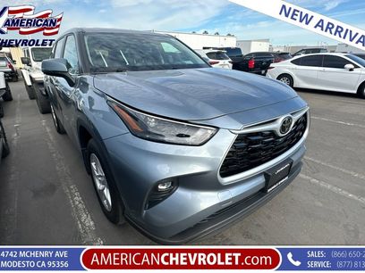 Used 2023 Toyota Highlander LE