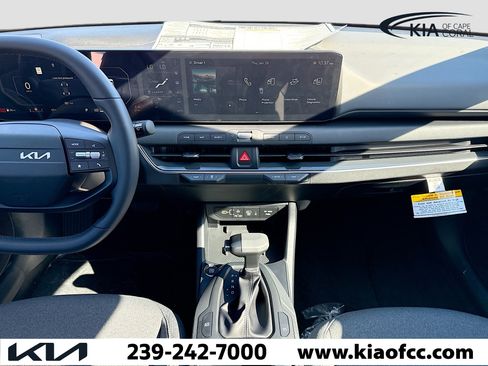 New 2025 Kia K4 EX image 18