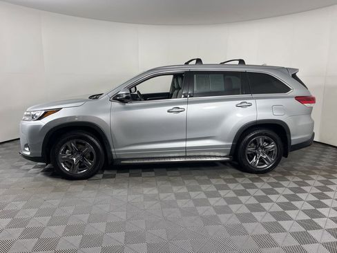Used 2018 Toyota Highlander Limited Platinum image 2