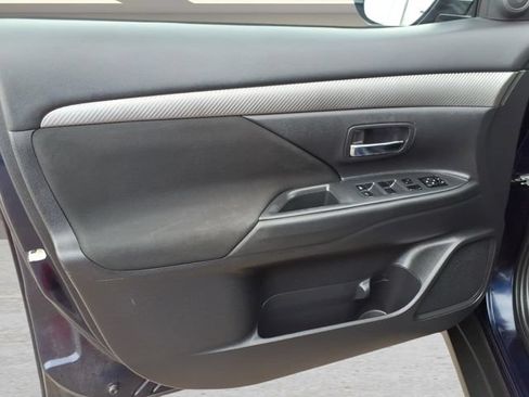 Used 2017 Mitsubishi Outlander SE AWD/4WD image 14