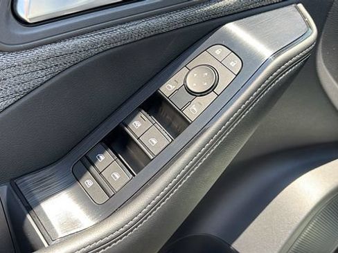 Certified 2023 Nissan Rogue SV AWD/4WD image 9