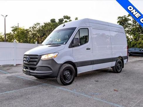 Used 2025 Mercedes-Benz Sprinter 2500 image 2