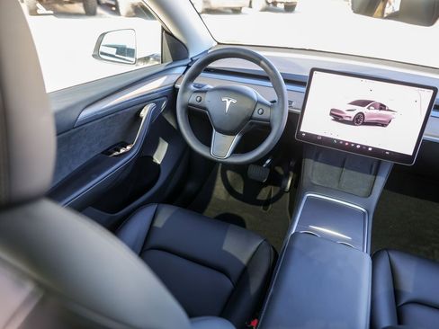 Used 2023 Tesla Model Y Long Range image 22