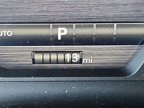 New 2026 RAM 1500 Laramie AWD/4WD image 18