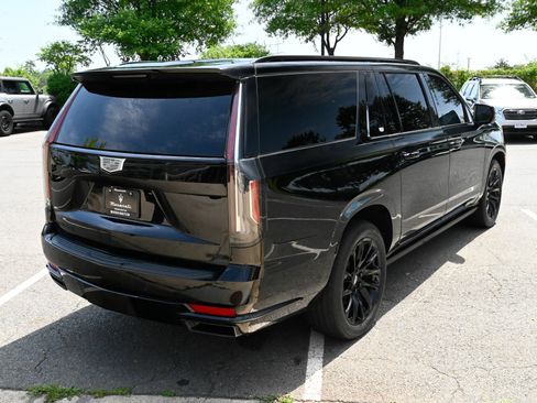 Used 2023 Cadillac Escalade ESV Sport Platinum w/ LPO, ONYX Package AWD/4WD image 5
