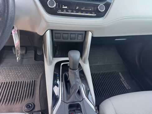 Used 2023 Toyota Corolla Cross L image 11