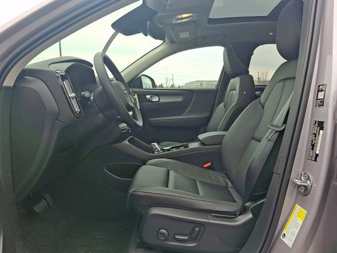 New 2026 Volvo XC40 B5 Plus w/ Climate Package AWD/4WD image 10