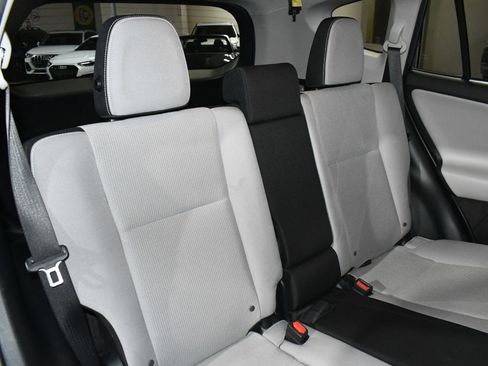 Used 2018 Toyota RAV4 XLE image 18