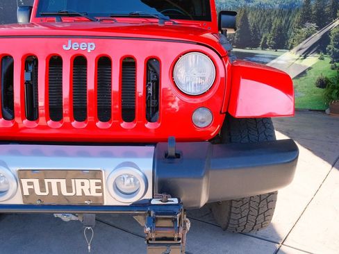 Used 2015 Jeep Wrangler Unlimited Sahara AWD/4WD image 35