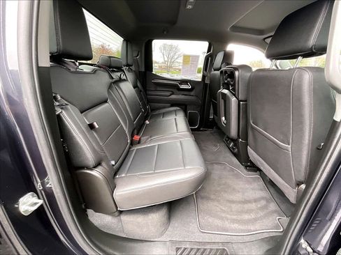 Used 2025 GMC Sierra 1500 SLT AWD/4WD image 16