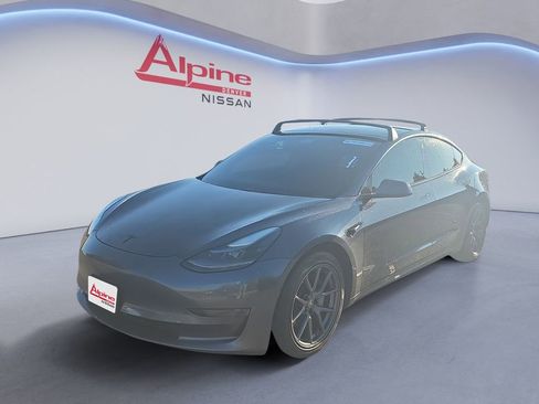 Used 2021 Tesla Model 3 Standard Range Plus image 1