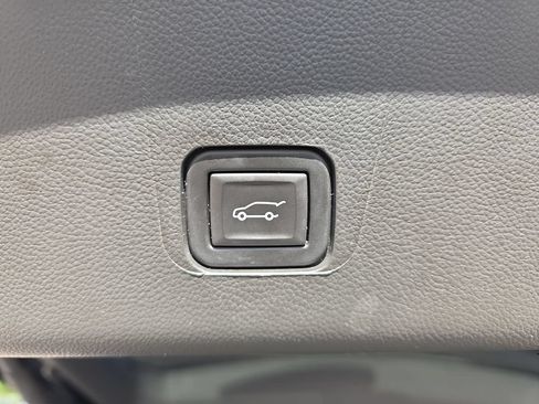 Certified 2023 Chevrolet Traverse LT w/ Midnight/Sport Edition AWD/4WD image 13