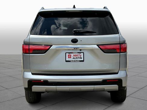 Used 2023 Toyota Sequoia Limited w/ TRD Off-Road Package AWD/4WD image 5