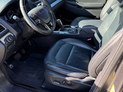 Used 2017 Ford Explorer XLT w/ Equipment Group 202A AWD/4WD image 8