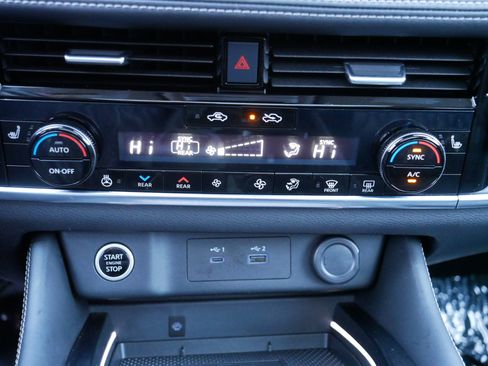 Certified 2022 Nissan Rogue Platinum w/ Head-Up Display Package image 22