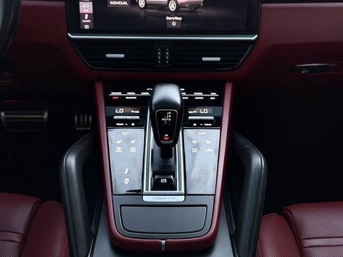 Used 2019 Porsche Cayenne S image 6