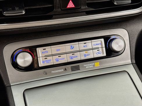 Used 2023 Hyundai Kona SE image 16