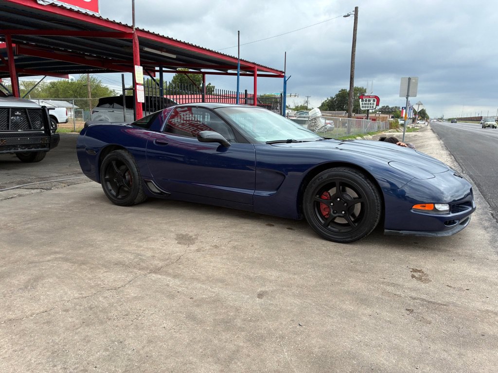 Used 2004 Chevrolet Corvette Coupe w/ Preferred Equipment Group RWD image 2
