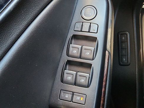 Used 2018 GMC Yukon XL SLT image 16