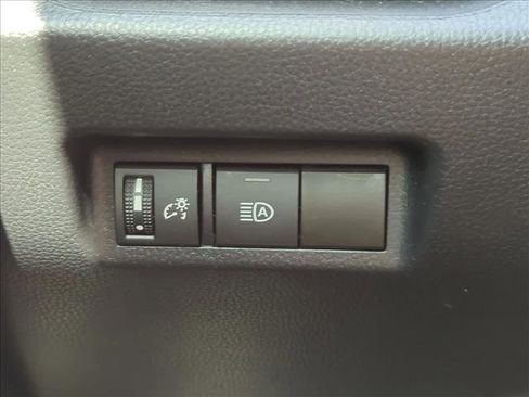 Used 2021 Toyota RAV4 LE image 12