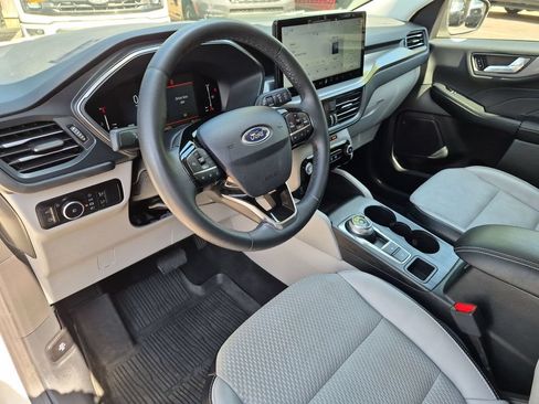 Certified 2023 Ford Escape SE FWD image 18