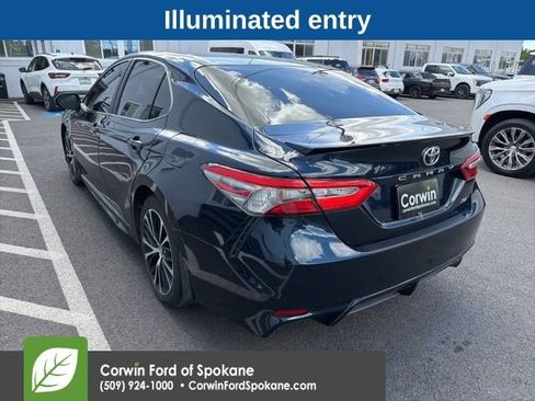 Used 2018 Toyota Camry SE w/ Moonroof Package FWD image 10